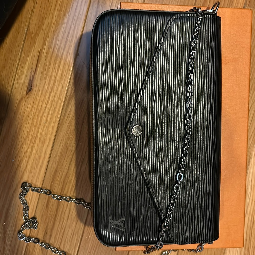 LV Felicia Pochette